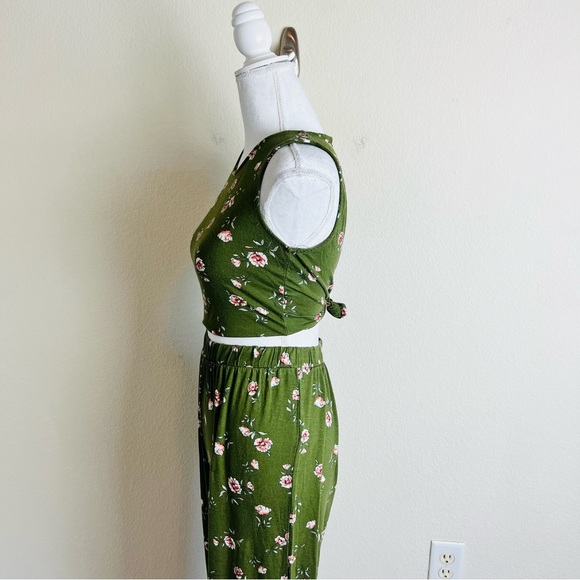 Fashion Nova Green & Pink Floral Tank Crop Top & Flare Leg Pants Set - Picture 5 of 6